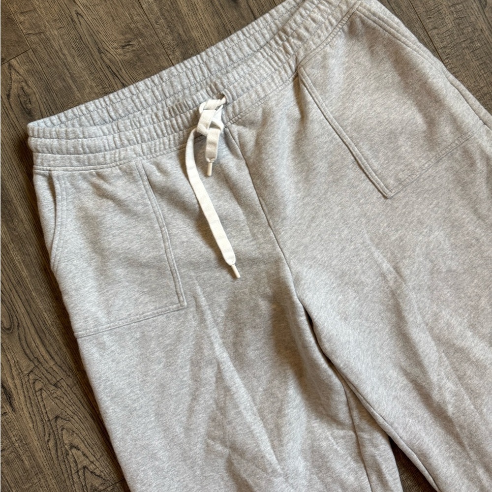 SOLD Aerie Grey Cloud Fleece Flare Sweatpants - Picture 2 of 4